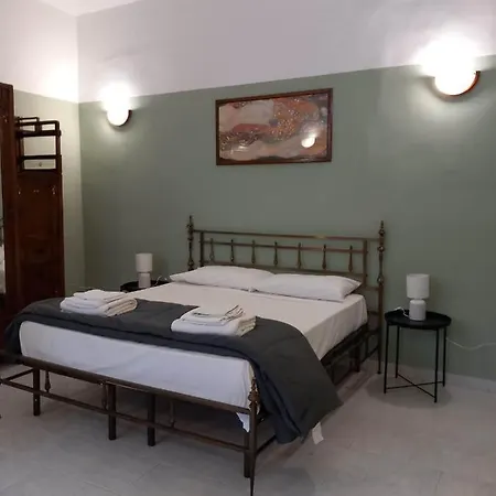 Santa Chiara Spaccanapoli Apartment *