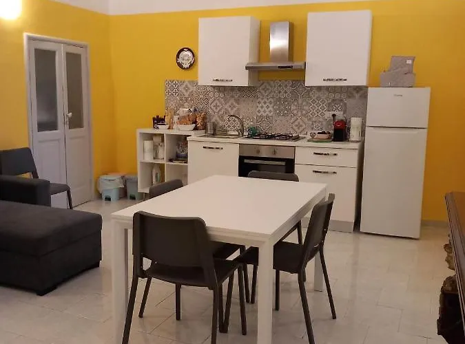 Santa Chiara Spaccanapoli Апартаменты *