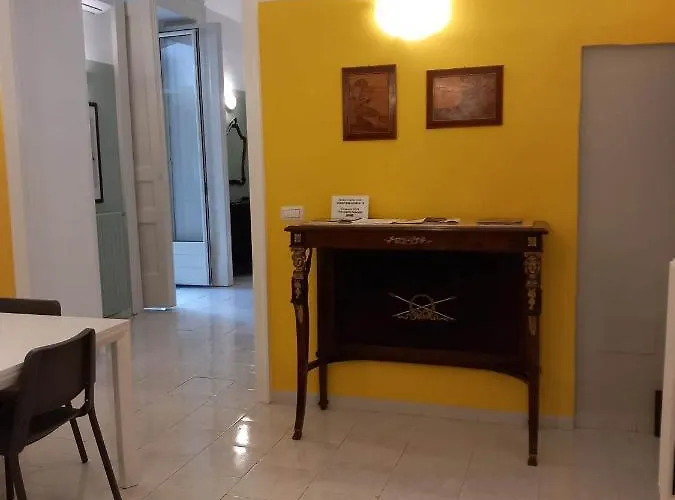 Апартаменты Santa Chiara Spaccanapoli