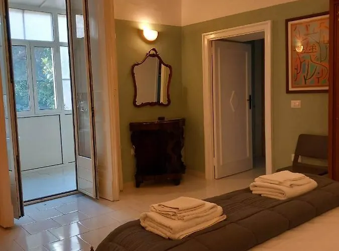 Апартаменты Santa Chiara Spaccanapoli *