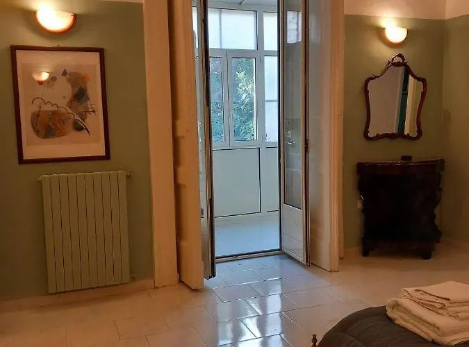 Santa Chiara Spaccanapoli Апартаменты *