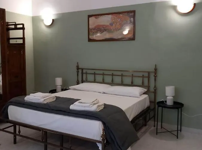 Santa Chiara Spaccanapoli Апартаменты *